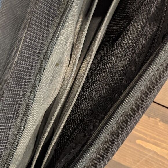 Targus TR301 15 Elite Notebook Commuter Case - Picture 9 of 10